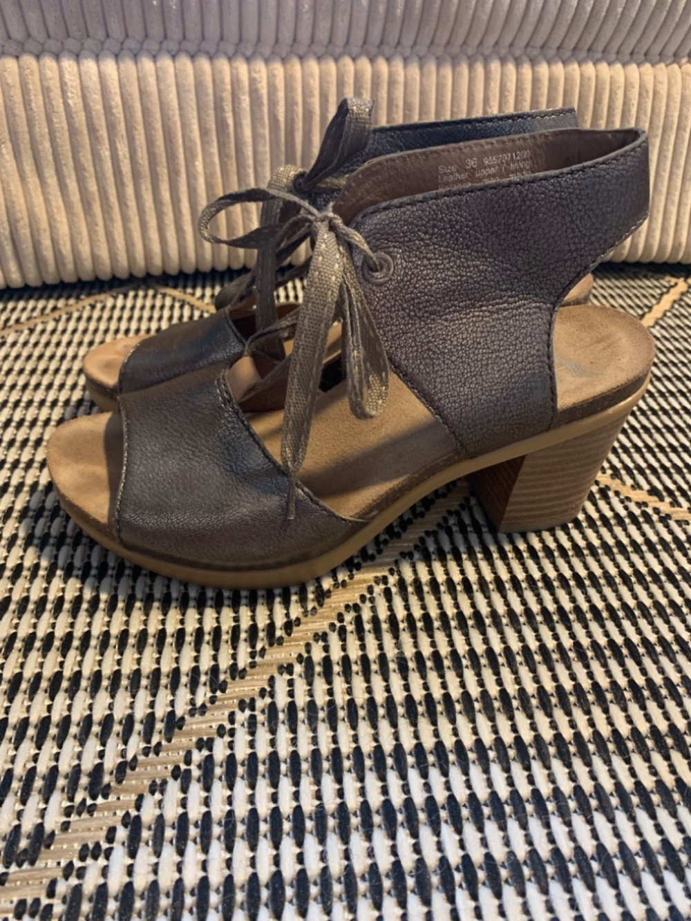 Dansko Dez Pewter Metallic Leather Peep Toe Wedge Sandals Bow